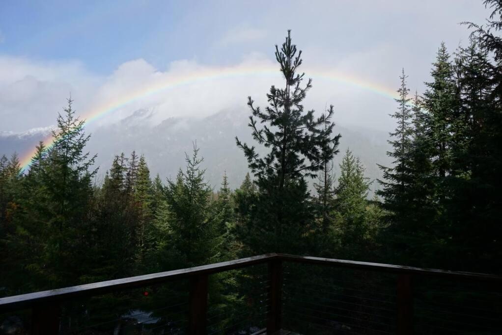 Hot Tub Cool Views: Roaring Creek Cabin Левънуърт Екстериор снимка