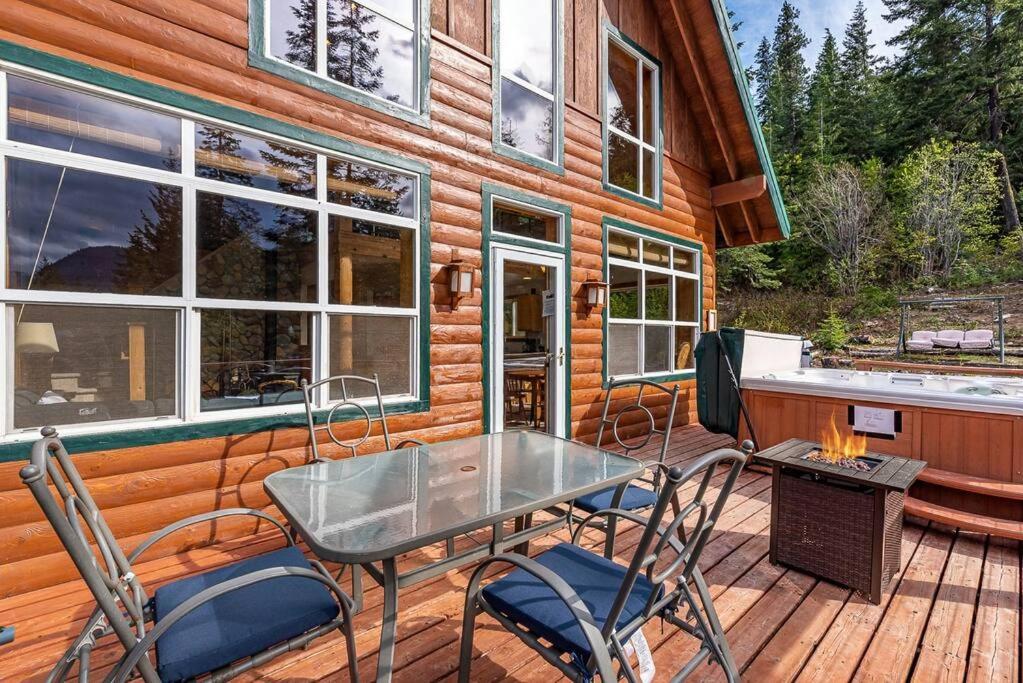 Hot Tub Cool Views: Roaring Creek Cabin Левънуърт Екстериор снимка